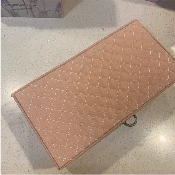 Gucci Beauty makeup Box - Picture 5 of 14